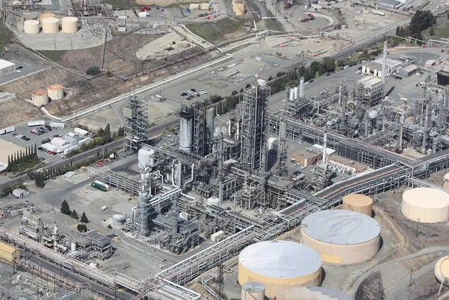 Nigerian States and Capitals with Slogans and Resources 9 A refinery in one of the states in Nigeria