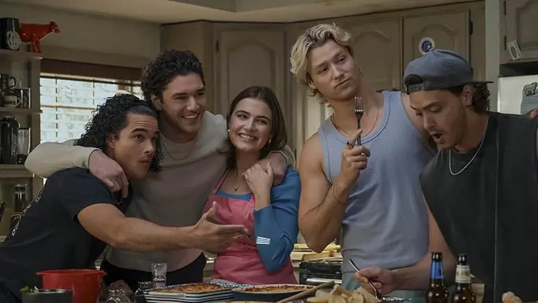 Off Campus Review: Does Hannah and Garrett End Up Together? 3 What Happened in Off Campus Season 1?